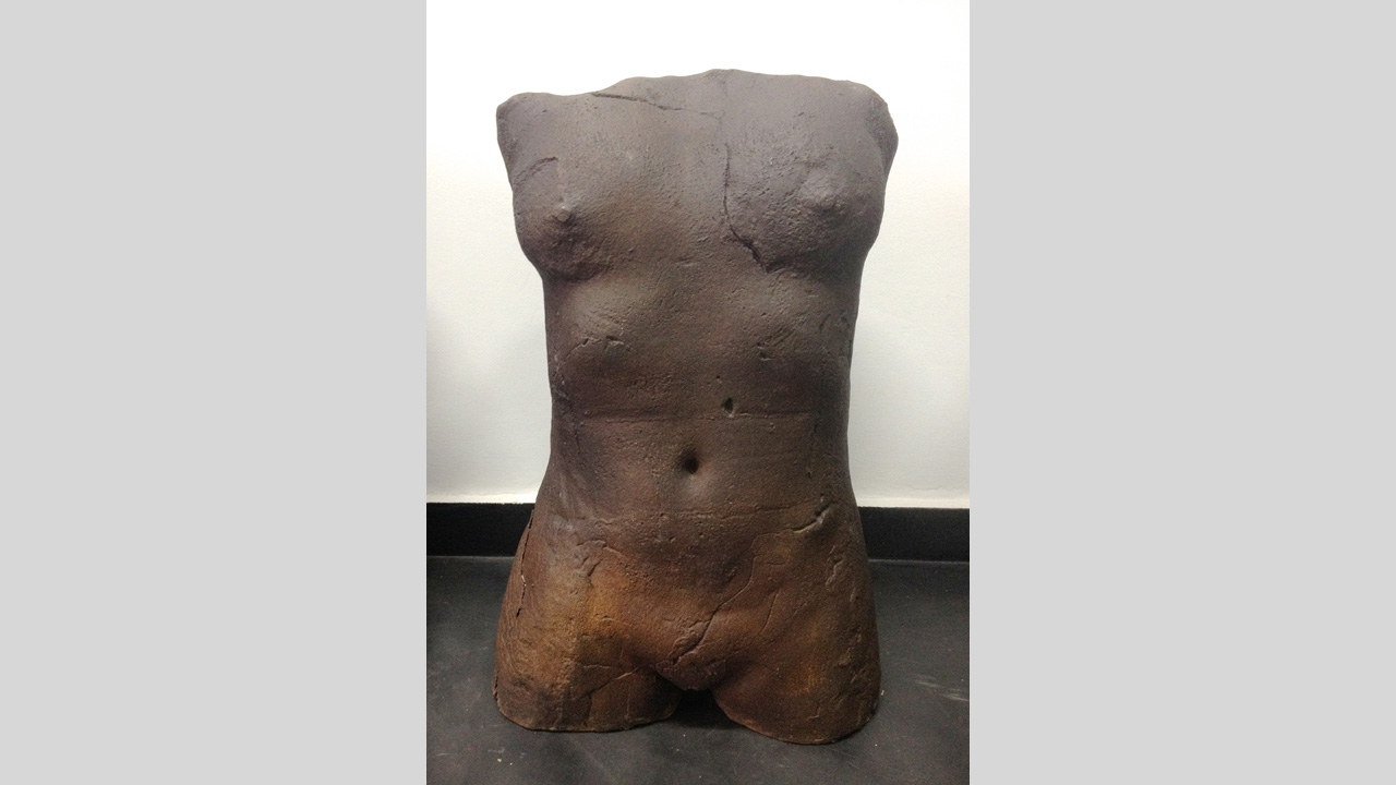 kore, desnudo femenino-Fundicion de bronce por cera perdida, patina negro y velo ocre